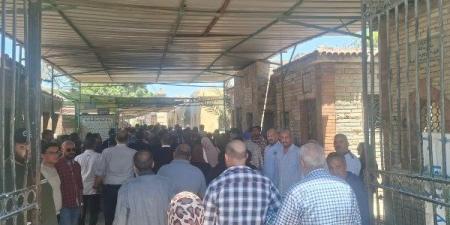 تشييع جثمان الفنان نعيم عيسى بالإسكندرية.. صور - نجد الاخبارية