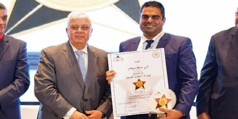 «نجمة
      المستشفيات
      الجامعية»..
      تكريم
      من
      التعليم
      العالي
      لجهود
      القطاع
      الطبي
      بسوهاج - نجد الاخبارية