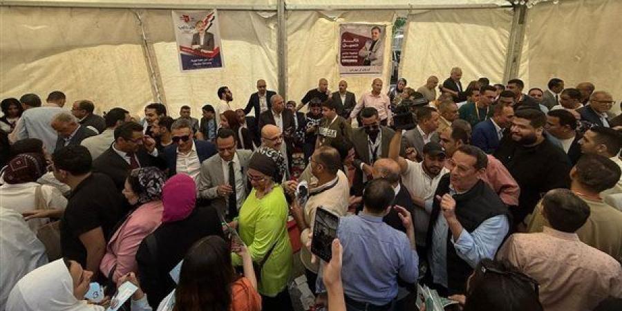 بعد
      اكتمال
      النصاب
      القانونى..
      بدء
      اجتماع
      الجمعية
      العمومية
      لنقابة
      الصحفيين - نجد الاخبارية