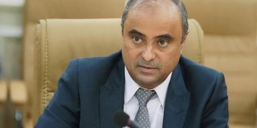 «مصطفى
      بكري»
      يشيد
      باختيار
      سالم
      بن
      بريك
      رئيسا
      لوزراء
      اليمن - نجد الاخبارية