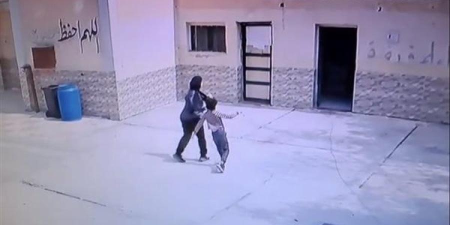 استغاثة
      بعد
      اعتداء
      على
      طفل
      مريض
      سكري
      بالمدرسة
      والتعليم
      يحقق
      في
      الواقعة - نجد الاخبارية