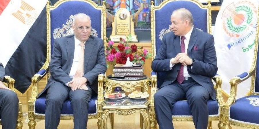 رئيس جامعة المنصورة يؤكد حرص مصر على رعاية أبنائها الوافدين من العراق - نجد الاخبارية