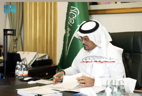 أمير مكة المكرمة يتابع استعدادات حج 1446هـ عبر اجتماع اللجنة الدائمة