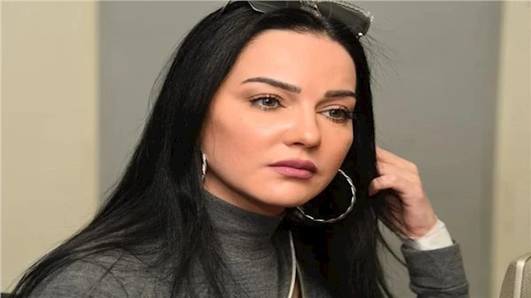 صفاء سلطان تشارك صورًا جديدة وتثير إعجاب الجمهور بلقب ملكة جمال الكون