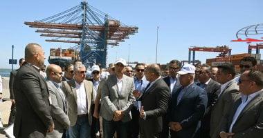 رئيس الوزراء يتفقد محطة دحرجة السيارات RORO التابعة لشركة SCAT
