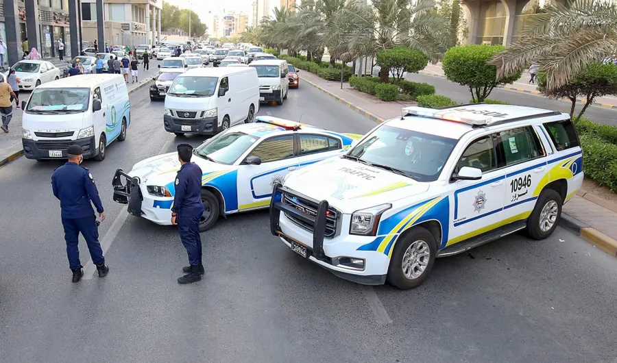 السواقين فى الكويت مصدومين: قانون المرور الجديد قلب الدنيا.. غرامات تقيلة وحبس ٣ سنين لو عربيتك خطر
