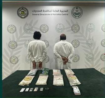 القبض على مواطنين لترويجهما (10) كجم من الحشيش المخدر #عاجل