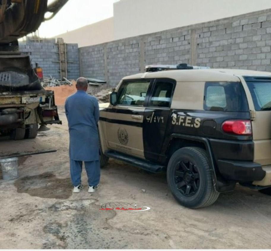 “الأمن البيئي” يضبط مقيمًا مخالفًا لتلويثه البيئة بتفريغ مواد خرسانية #عاجل