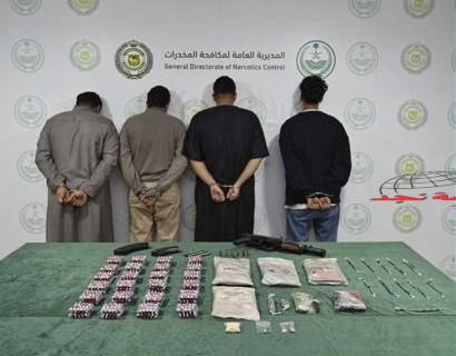 القبض على (4) مواطنين في #تبوك لترويجهم مواد مخدرة #عاجل