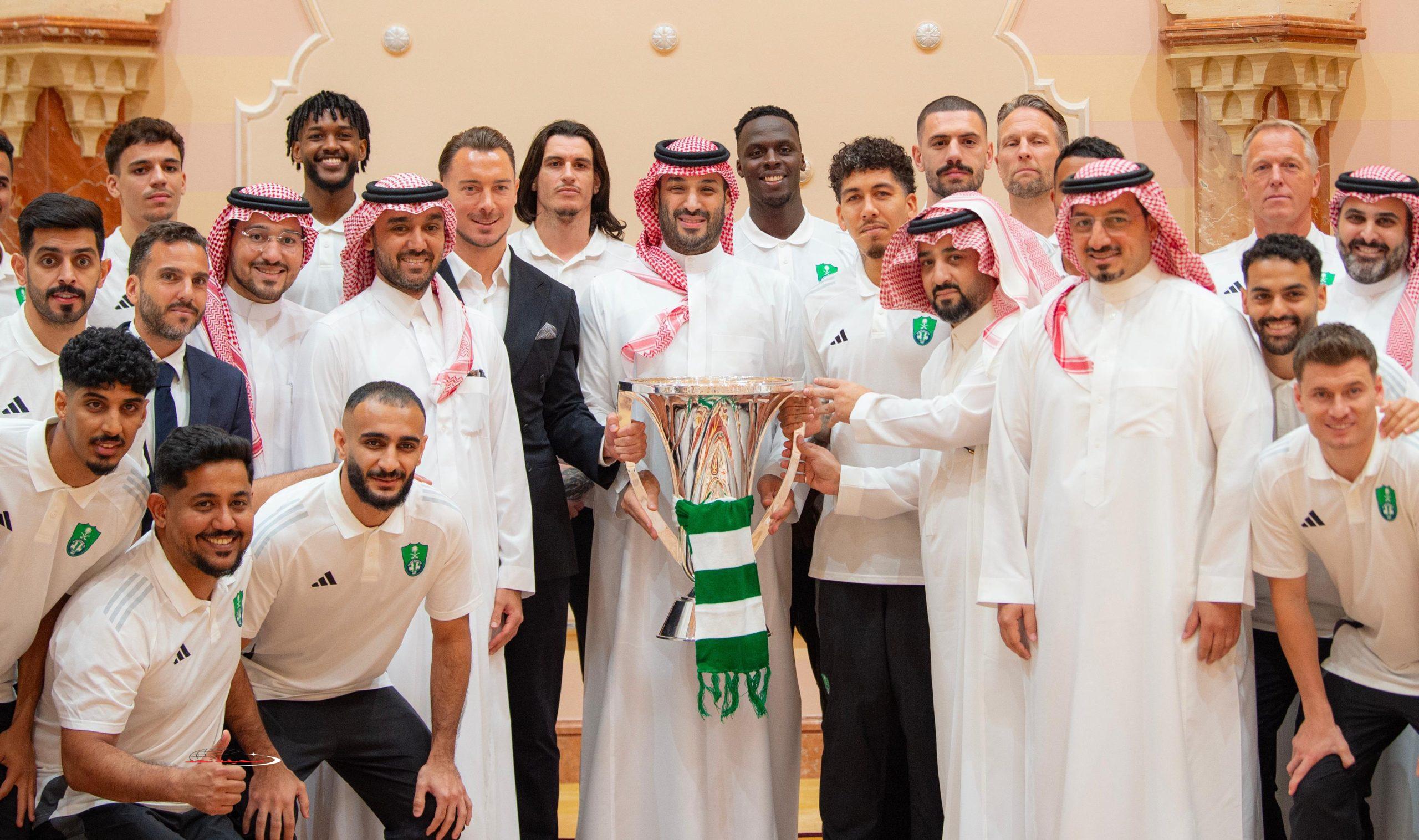 سمو ولي العهد يستقبل وزير الرياضة ورئيس الاتحاد السعودي ورئيس وأعضاء مجلس النادي الأهلي والجهازين الفني والإداري ولاعبي فريق كرة القدم بمناسبة تحقيقهم #دوري_آسيا_للنخبة2025 #عاجل