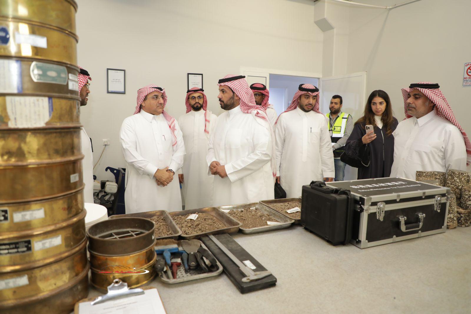 #أمانة_الاحساء تدعم مشاريع البنية التحتية والخدمات العامة بـ ( مختبر الجودة )