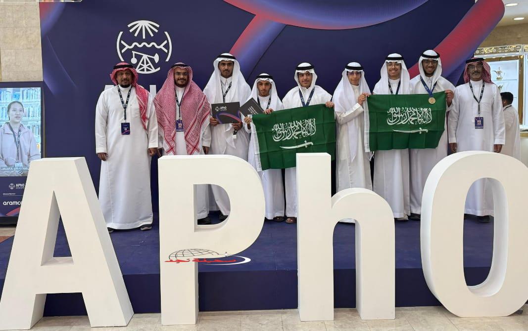 المنتخب السعودي للفيزياء يفوز بـ6 جوائز دولية في أولمبياد الفيزياء الآسيوي 2025