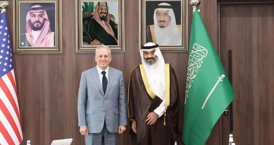 وزير الاتصالات يستعرض آفاق الشراكة الإستراتيجية مع كبير مستشاري #البيت_الأبيض للذكاء الاصطناعي