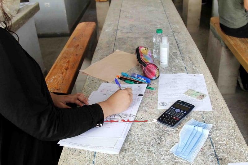 [يا لهوي! أسباب خطيرة تدفع الطلاب نحو الغش في الامتحانات النهائية: عوامل تربوية ونفسية معقدة وراء الظاهرة
]