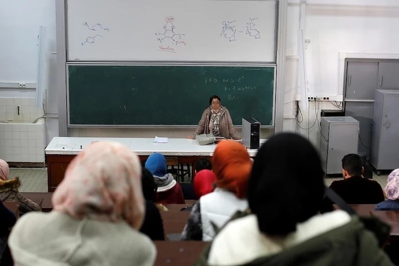 [يا لهوي! فضيحة الدبلومات تهز الجامعات المغربية وتطالب بحماية “البرستيج”
]
