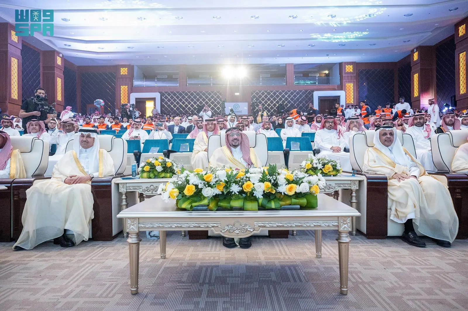 أمير #القصيم يرعى حفل تخريج 400 متدرب ومتدربة من معهد “سرب”