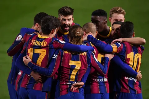 يا ترى تشيزني ماشي من برشلونة بعد الثلاثية ولا ايه؟