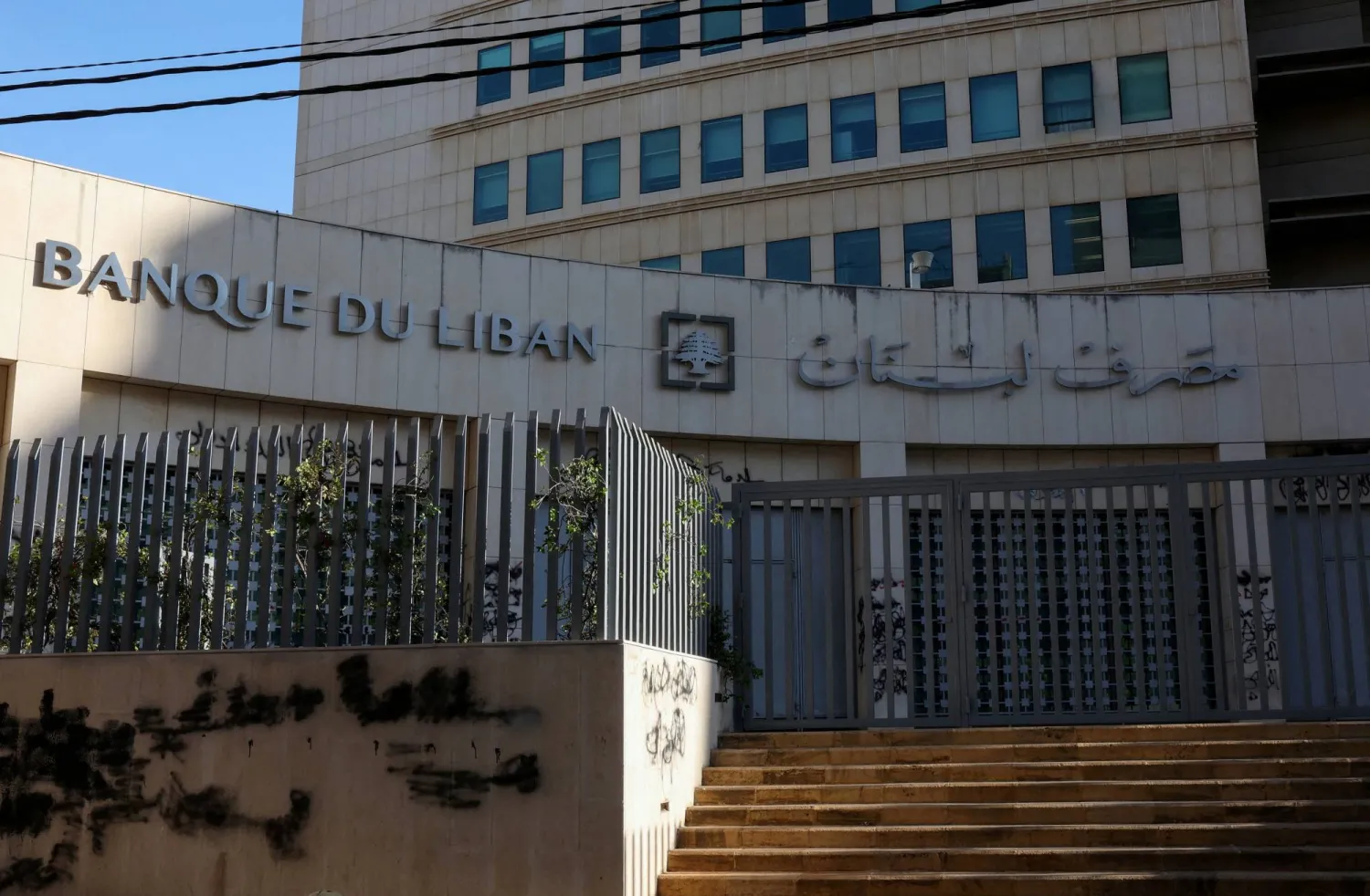 لبنان مولع نار: سقف السحوبات بينفجر وبيقلب الدنيا!