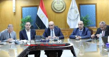 «متابعة حثيثة» وزير التعليم من داخل غرفة العمليات: ضمان بيئة امتحانية آمنة للطلاب