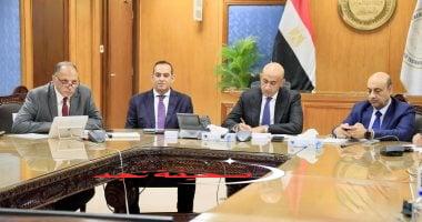 «عين الوزير ساهرة» وزير التعليم يتابع سير لجان الثانوية العامة من غرفة العمليات المركزية
