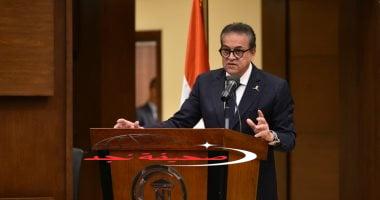 «بأملٍ وتفاؤل» وزير الصحة يكشف عن حالة حبيبة وإسراء وآيات الناجيات من حادث الطريق الإقليمي المروع