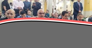محافظ القليوبية ورئيس جامعة بنها يشاركان جموع المصلين أداء صلاة عيد الأضحى بمسجد ناصر