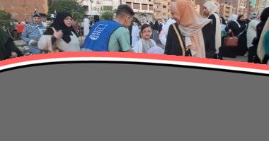 بهجة العيد: متطوعو “حياة كريمة” يرسمون البسمة على وجوه أطفال المحلة بالبالونات