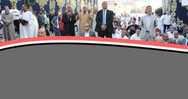 جموع المصلين ببني سويف يشاركون المحافظ أداء صلاة عيد الأضحى بمسجد عمر بن عبدالعزيز