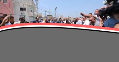 وزير الشباب ومحافظ دمياط في مواجهة ودية بضربات الجزاء خلال افتتاح ملعب كفر سعد