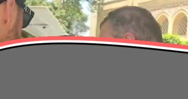 «لحظات مؤثرة» انهيار محمد طارق عضو مجلس الزمالك فى وداع والده.. فيديو
