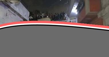 «هام وعاجل» إخلاء مبنى ملاصق للعقار المنهار في السيدة زينب من الأهالي