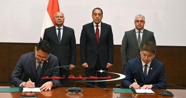 «خطوة نحو مستقبل مستدام» رئيس الوزراء يشهد توقيع عقد مشروعات الطاقة الشمسية بـ 200 مليون دولار
