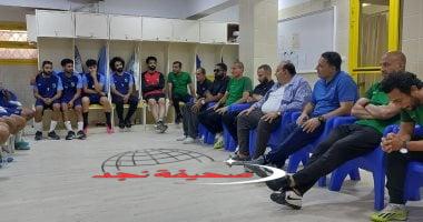 «جاهزون للتحدي» المقاولون يستهل فترة الإعداد بجرعة تحفيزية من المشرف على الكرة