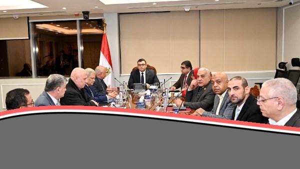 جهازا مدينتي بدر و6 أكتوبر يزيلان عدة مخالفات بناء بالتعاون مع الشرطة