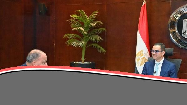 وزير الاستثمار يبحث مع ممثلي قطاع القطن سبل دعم الزراعة والتصدير