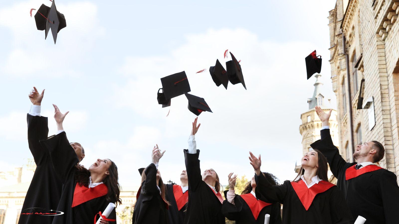 «لحظات لا تُنسى» كلمات في فرحة التخرج الجامعي