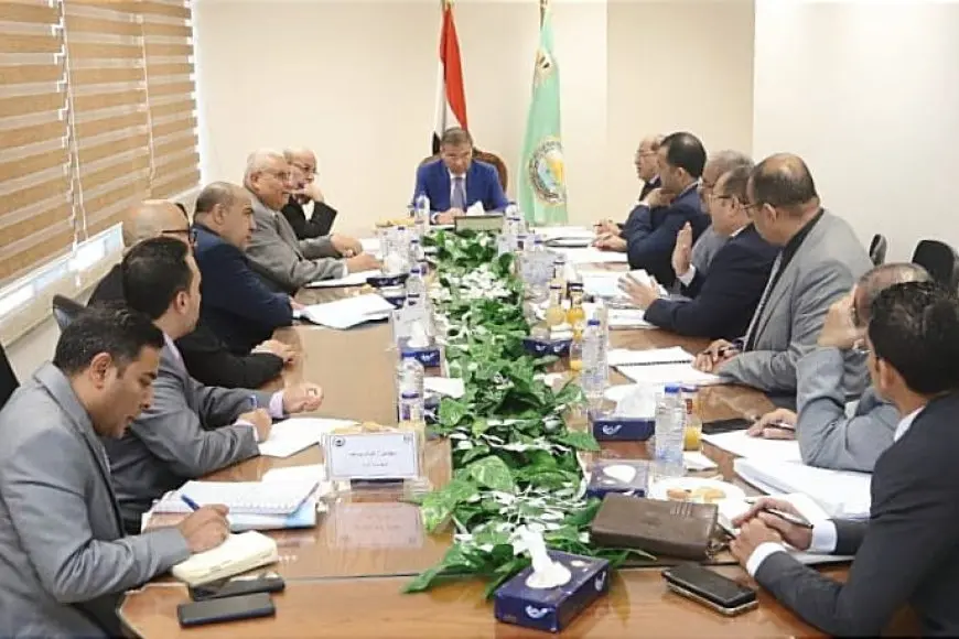 «بشرى خير للمزارعين» وزير الزراعة يوزع 12 عقدًا لمنتفعي الإصلاح الزراعي و5 آلات زراعية حديثة في الدقهلية