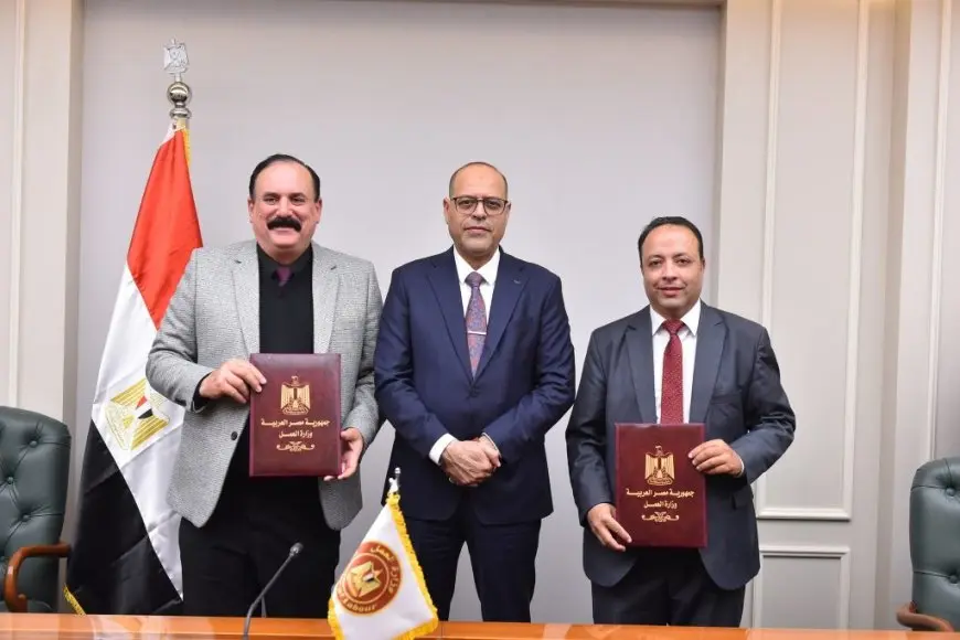 «فرصة واعدة» وزير العمل يوقع اتفاقية تعاون مع شركة كومبليو الإيطالية للخدمات التوظيف