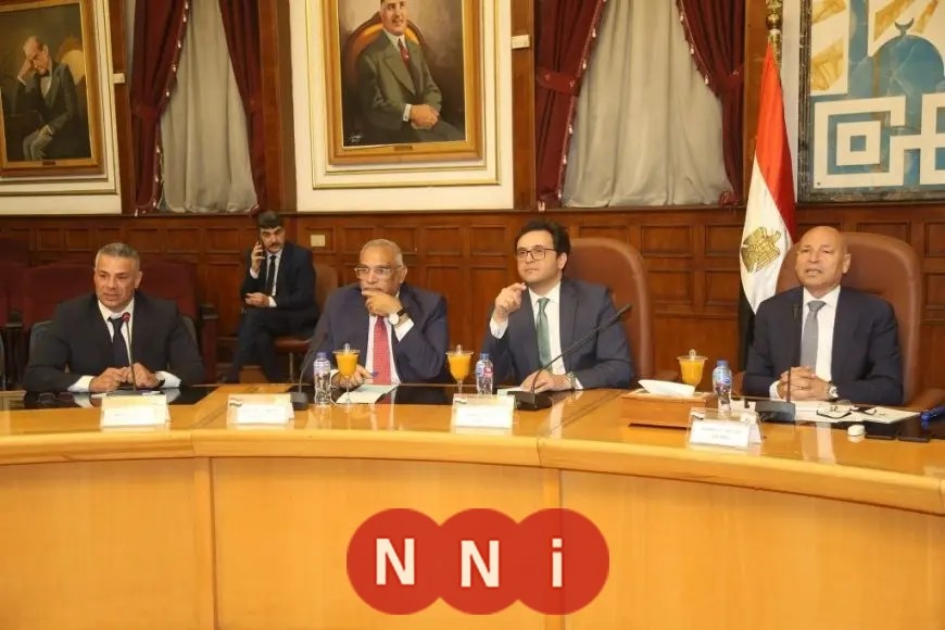 «بصمة ثقافية في قلب القاهرة» وزير الثقافة ومحافظ القاهرة يبحثان آليات تعزيز دور العاصمة الثقافي وتطوير منطقة المسارح بالعتبة