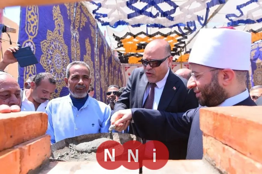 «بأمر السماء» وزيرا الأوقاف والعمل يضعان حجر الأساس لمسجد في رأس غارب