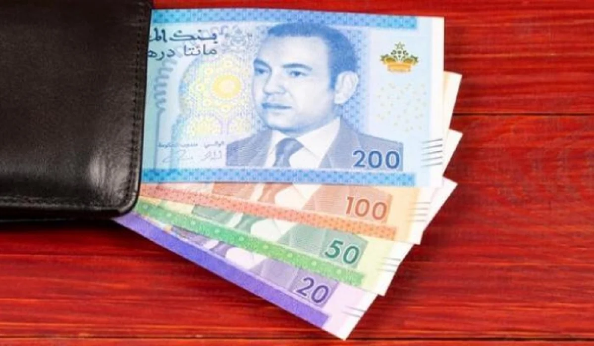 الحساب تغير فجأة.. العراق يعلن تفاصيل زيادة الأجور والمعاشات للموظفين والمتقاعدين بديناميكية فائقة