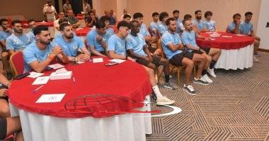 «شاهد» المصري يعزز لياقته البدنية بتدريبات مكثفة على شواطئ بور فؤاد.. فيديو