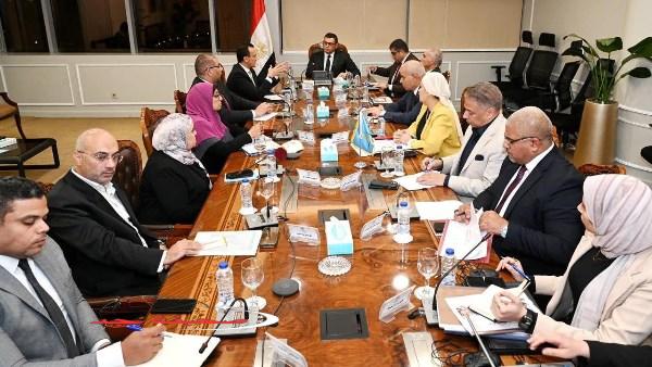 «تطويرات مستقبلية» وزير الإسكان يتابع مبادرتي “أراضٍ في مصر” و”بيت العائلة” للمصريين بالخارج