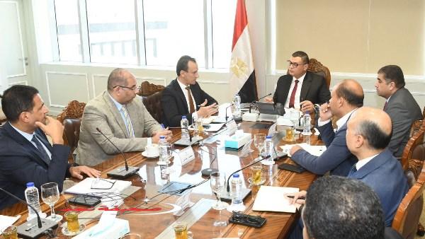 «متابعة دقيقة» وزير الإسكان يتفقد جاهزية منطقة المال بالعاصمة الإدارية
