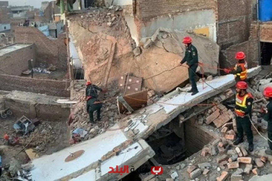 «مأساة تهز كراتشي» باكستان: ارتفاع حصيلة ضحايا انهيار مبنى سكني إلى 27 قتيلاً واستمرار جهود الإنقاذ