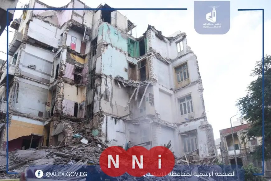 «في متابعة لحظية» محافظ الإسكندرية يتابع تداعيات انهيار أجزاء من عقار في منطقة العطارين
