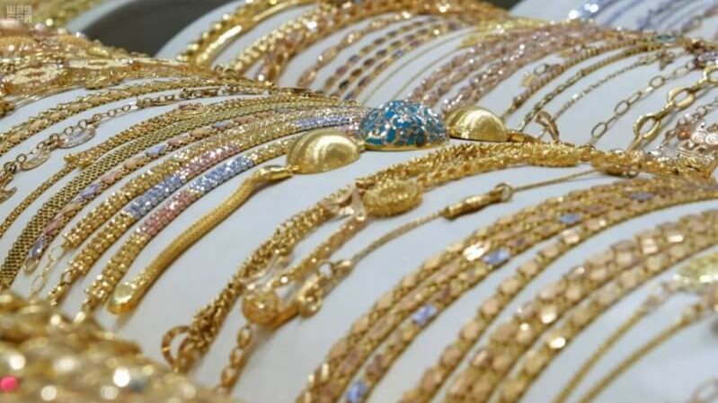 الذهب يترقب خفض الفائدة.. واستقرار في السوق المحلية