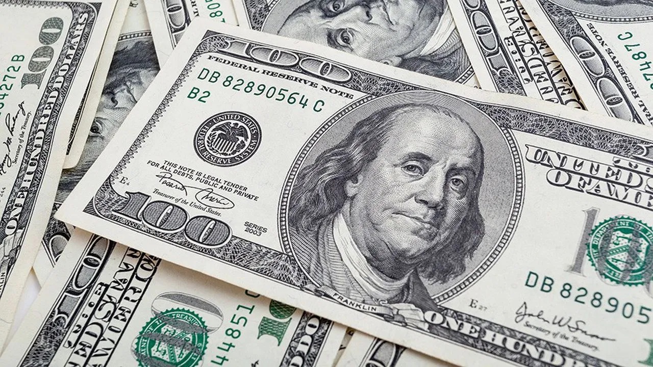 مع استقرار مؤشره أمام أدائه مقابل ست عملات منافسة .. تراجع أسعار الدولار