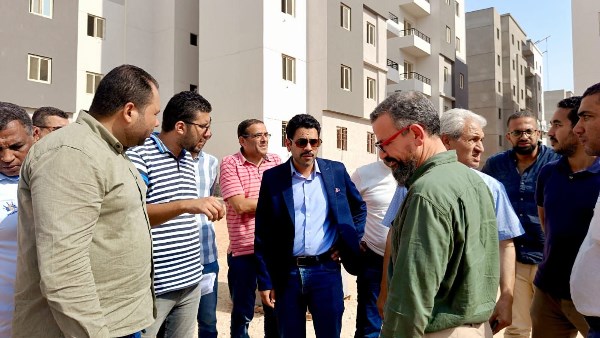 رئيس جهاز العبور الجديدة يتفقد مشروعات الإسكان بالحي 37