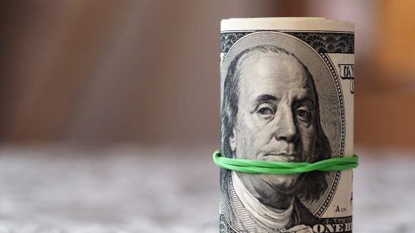 رسميا الآن.. تراجع سعر الدولار في 12 بنكا